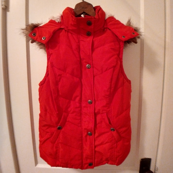 Green Tea Down Puffer Vest - Picture 2 of 9